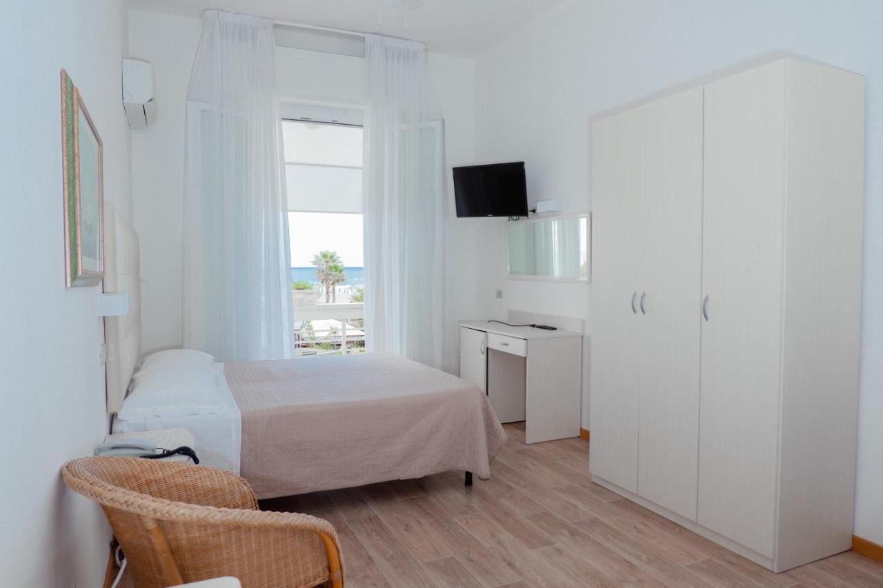 Hotel Lungomare 卡托利卡 外观 照片