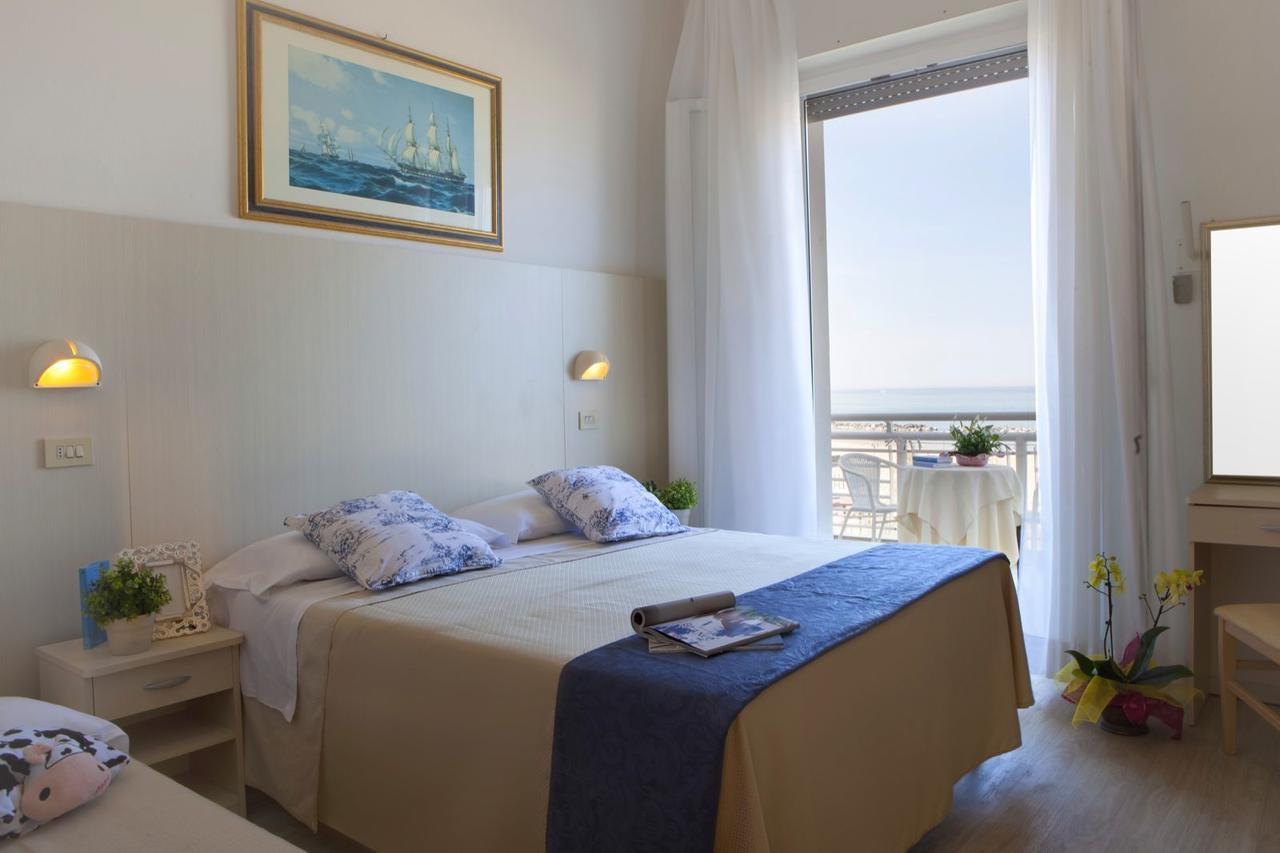 Hotel Lungomare 卡托利卡 外观 照片
