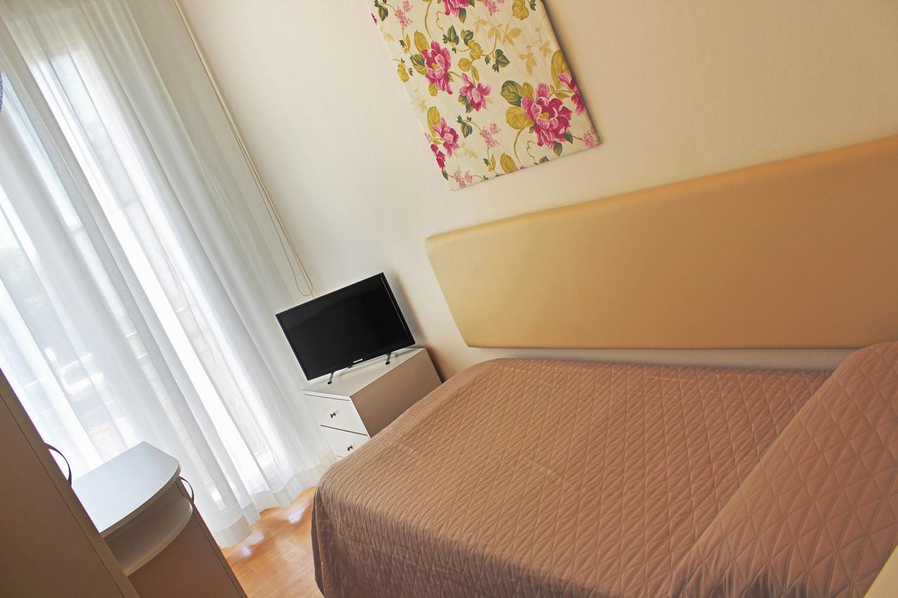 Hotel Lungomare 卡托利卡 外观 照片