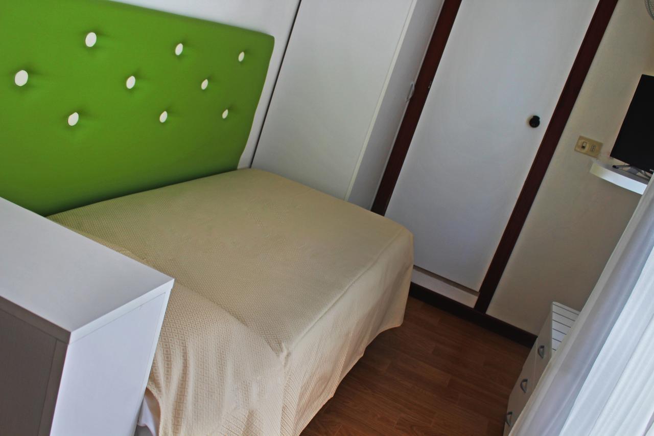 Hotel Lungomare 卡托利卡 外观 照片