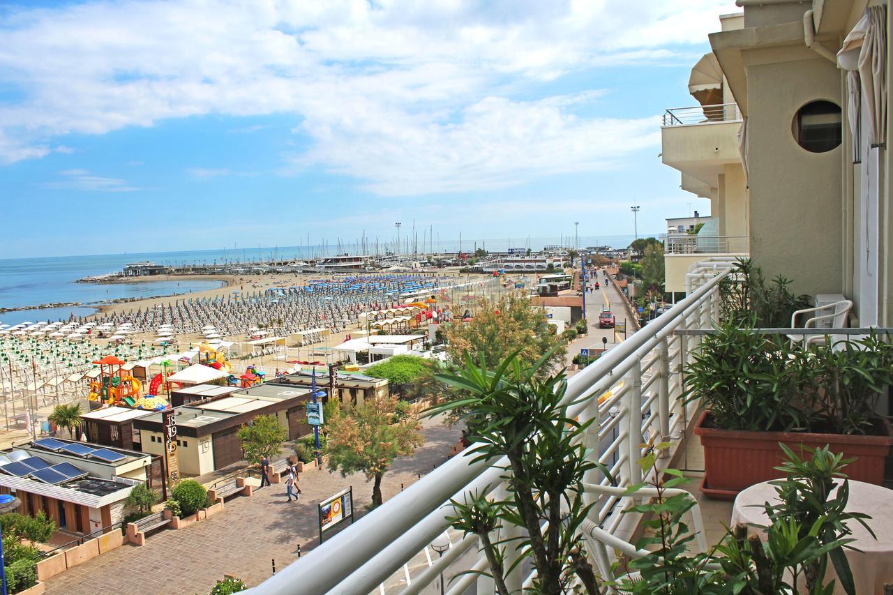Hotel Lungomare 卡托利卡 外观 照片