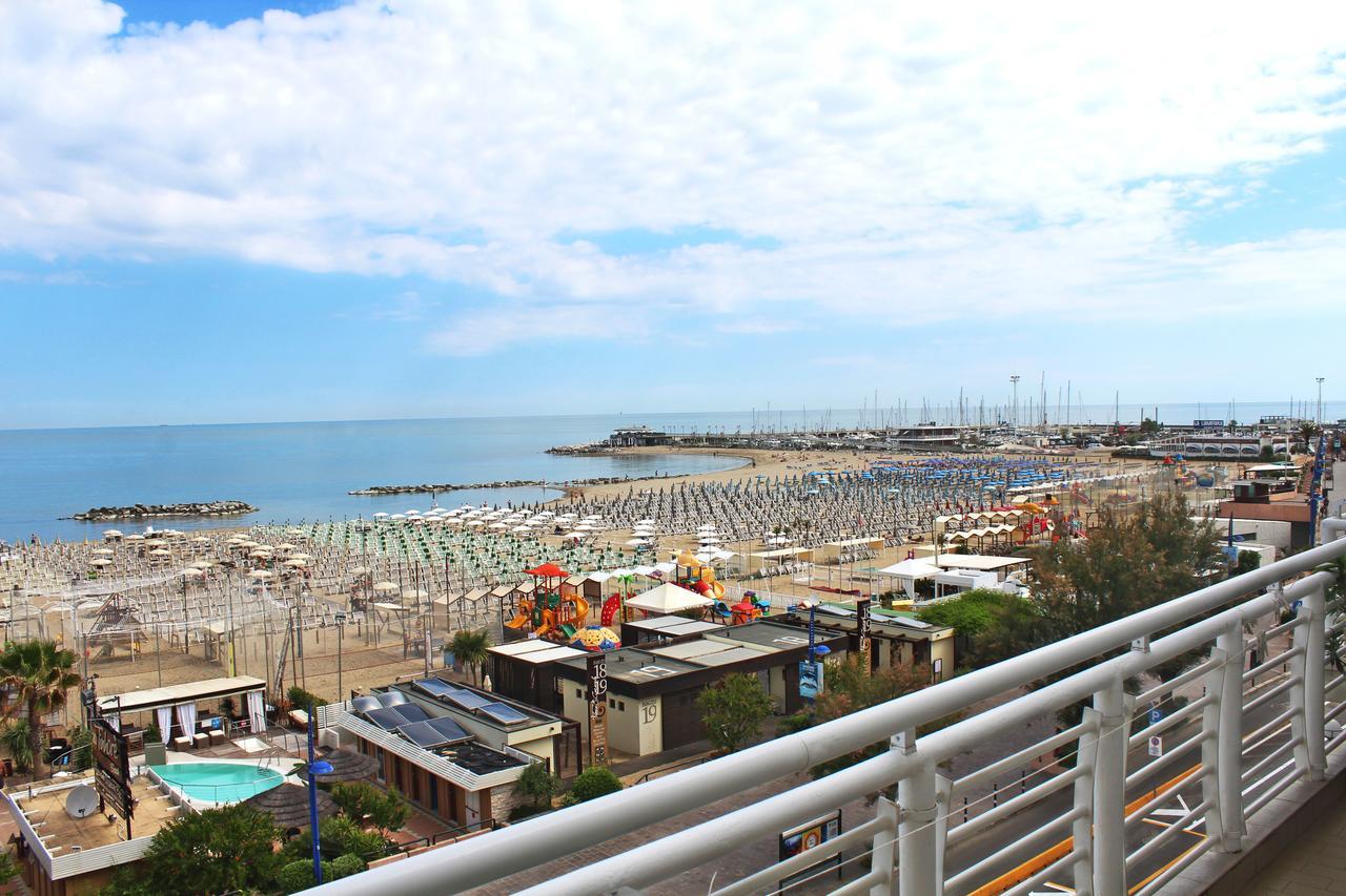 Hotel Lungomare 卡托利卡 外观 照片