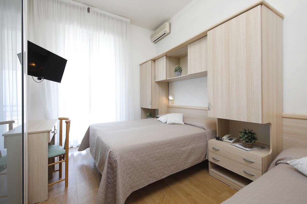 Hotel Lungomare 卡托利卡 外观 照片