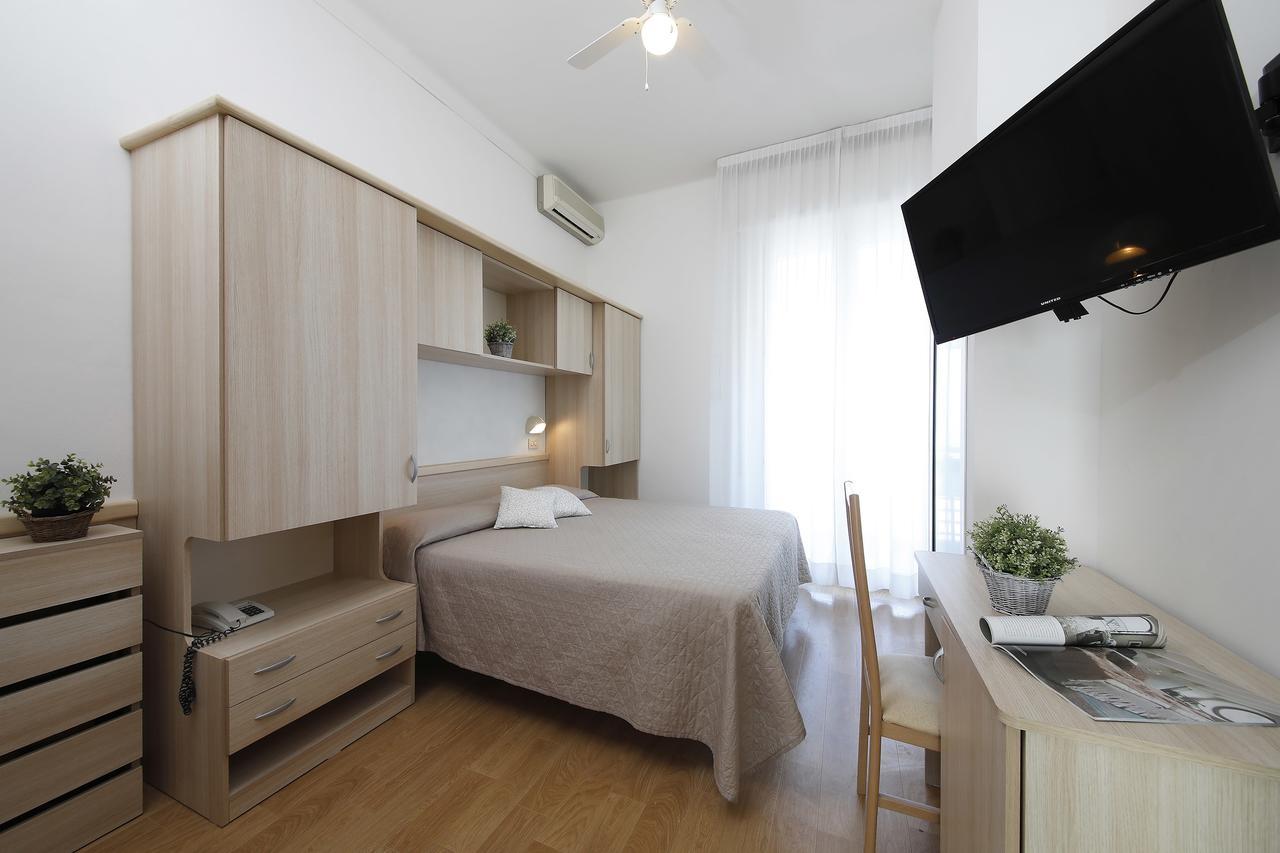 Hotel Lungomare 卡托利卡 外观 照片