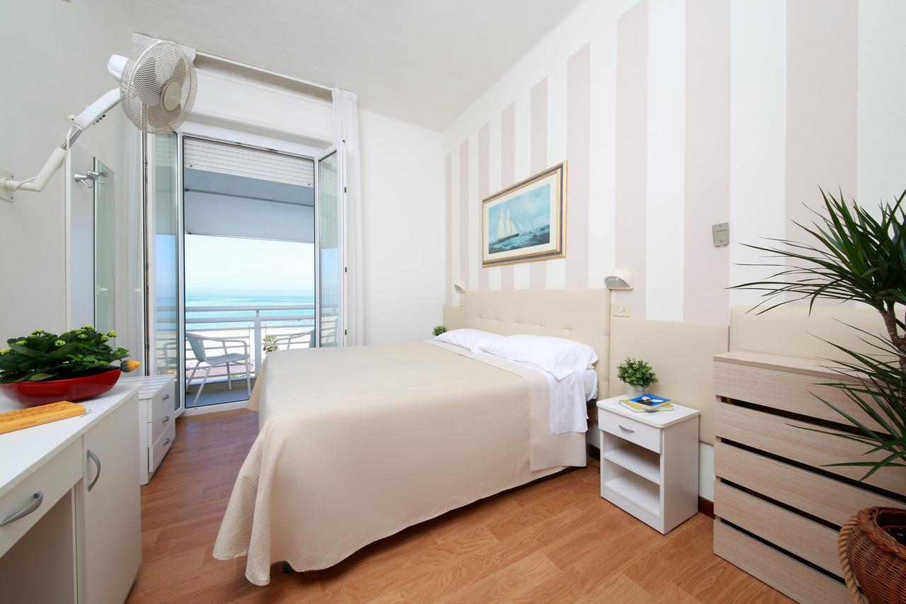 Hotel Lungomare 卡托利卡 外观 照片