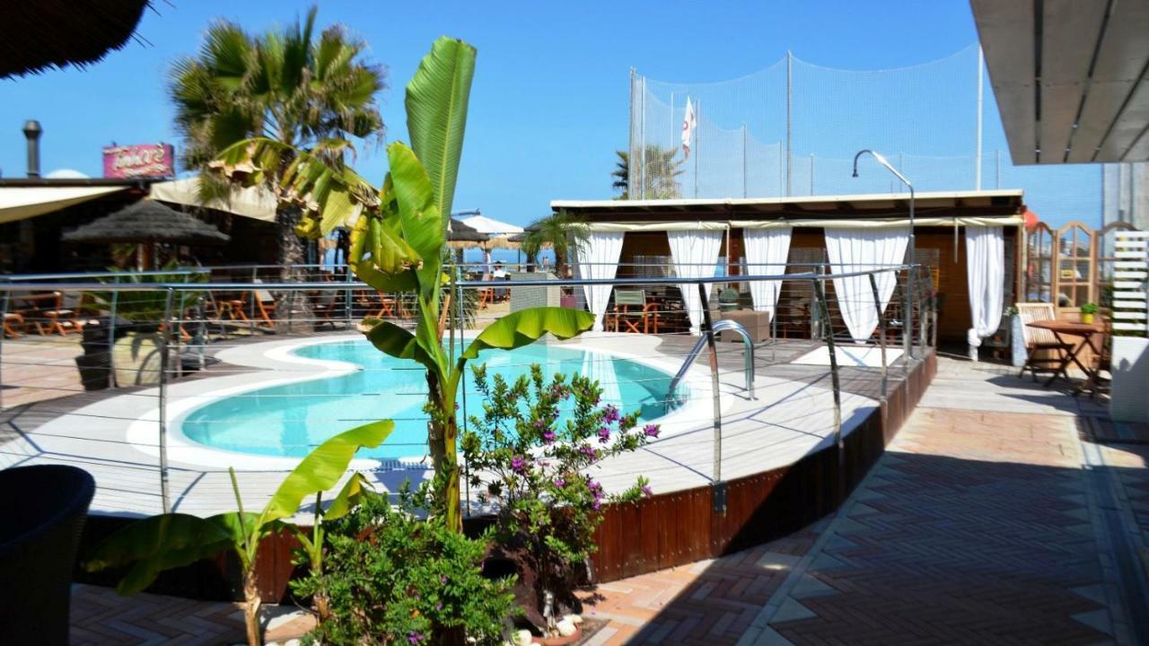 Hotel Lungomare 卡托利卡 外观 照片
